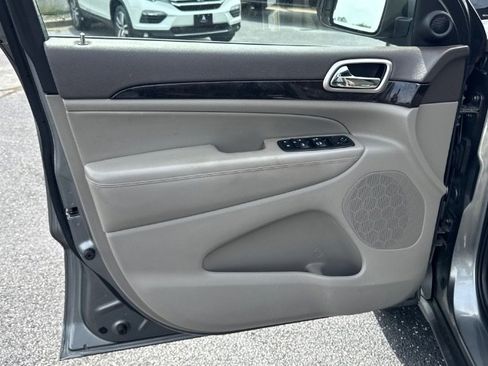 Used 2013 Jeep Grand Cherokee Laredo AWD/4WD image 15