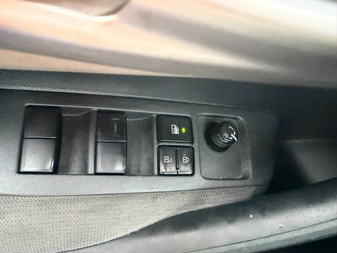 Used 2021 Toyota Corolla LE w/ Carpet Mat Package (TMS) FWD image 22