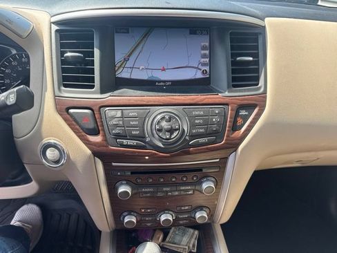 Used 2017 Nissan Pathfinder Platinum w/ Family Entertainment Package FWD image 11