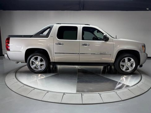 Used 2009 Chevrolet Avalanche LTZ AWD/4WD image 8