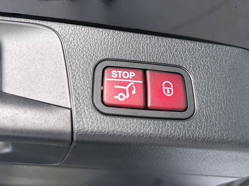 Used 2024 Mercedes-Benz GLB 250 4MATIC image 35