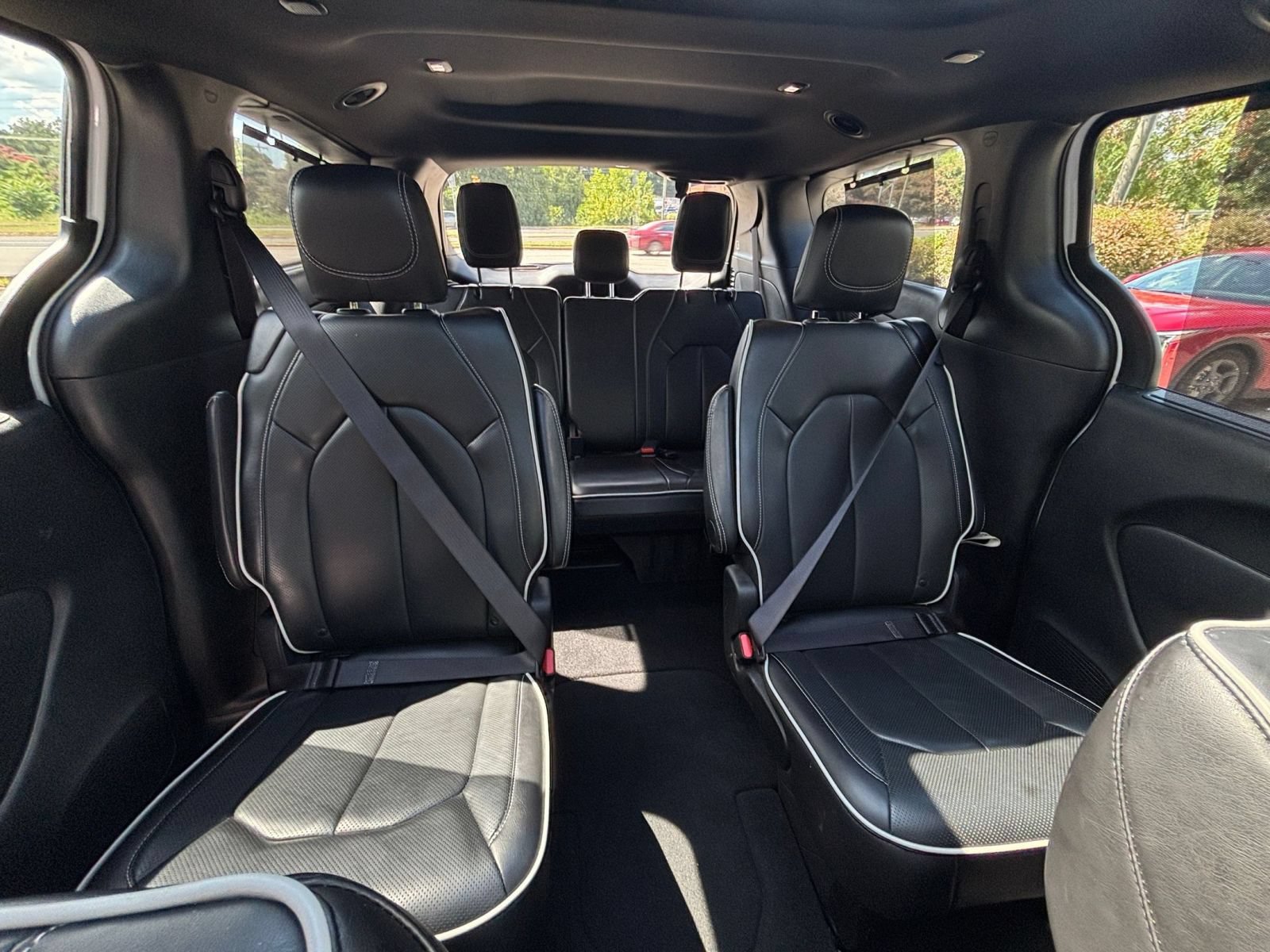 Used 2025 Chrysler Pacifica Limited FWD image 41