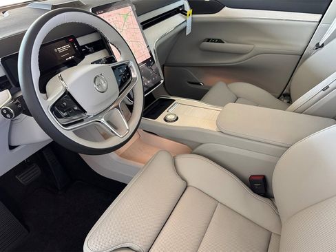 New 2025 Volvo EX90 Plus w/ Protection Package Premier image 11