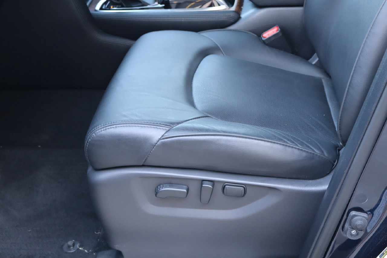 Used 2021 Nissan Armada SL w/ Captain's Chairs Package RWD image 16