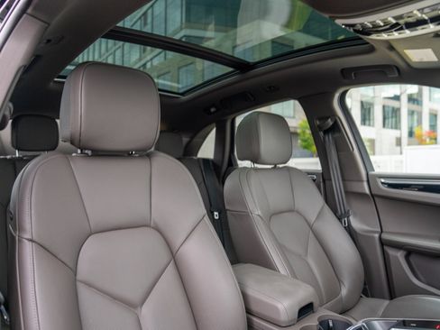 Certified 2026 Porsche Macan AWD/4WD image 25