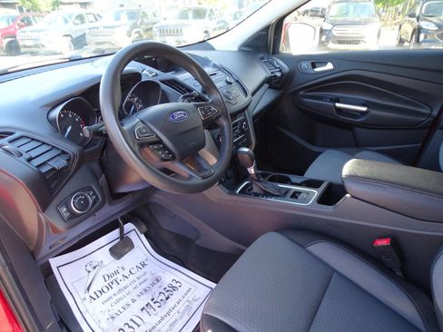 Used 2017 Ford Escape SE image 9