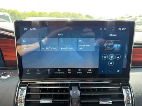 Used 2024 Lincoln Navigator Premiere AWD/4WD image 35