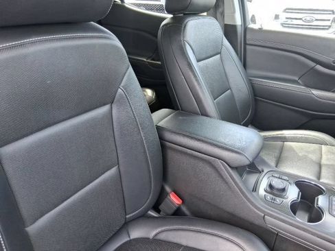 Used 2023 GMC Acadia SLT AWD/4WD image 12