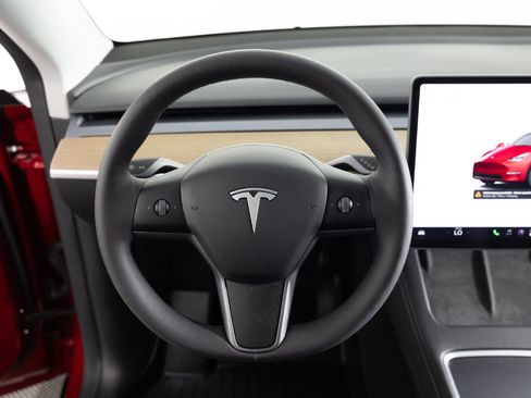 Used 2024 Tesla Model Y Long Range AWD/4WD image 30