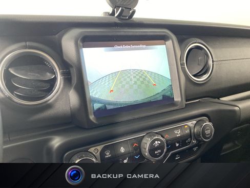 Used 2023 Jeep Wrangler Unlimited Sahara w/ Cold Weather Group AWD/4WD image 5