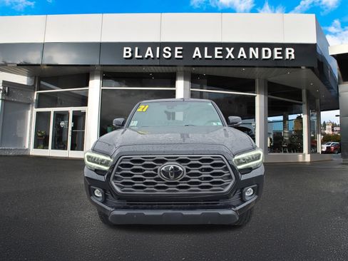 Used 2021 Toyota Tacoma TRD Off-Road w/ Blackout Package (TMS) image 9