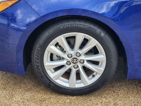 Used 2025 Toyota Corolla SE w/ SE Package image 10