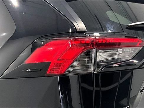 Used 2019 Toyota RAV4 LE AWD/4WD image 44