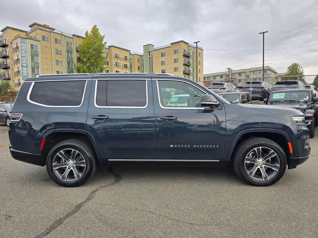 Used 2023 Jeep Grand Wagoneer 4WD w/ Flexible Seating Group image 9