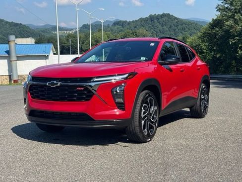 New 2026 Chevrolet Trax RS w/ Driver Confidence Package FWD image 3