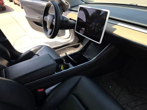 Used 2020 Tesla Model 3 Standard Range RWD image 17