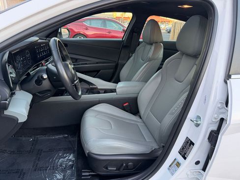 Used 2025 Hyundai Elantra Limited image 36
