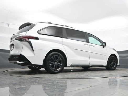 Used 2025 Toyota Sienna XSE AWD/4WD image 24