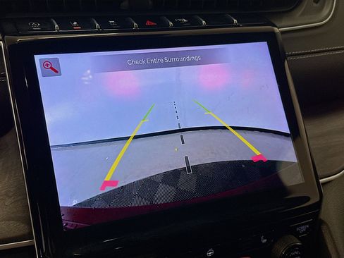 Used 2023 Jeep Grand Cherokee Limited image 23