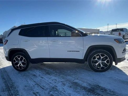 Used 2024 Jeep Compass Limited image 9
