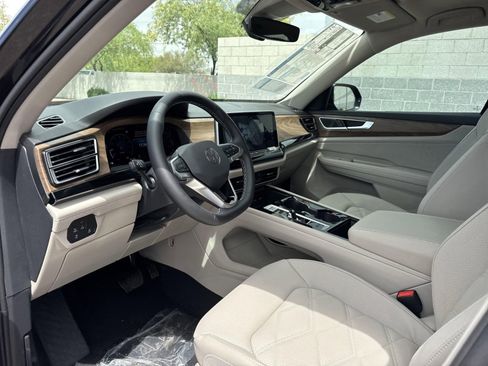 New 2025 Volkswagen Atlas SE image 11