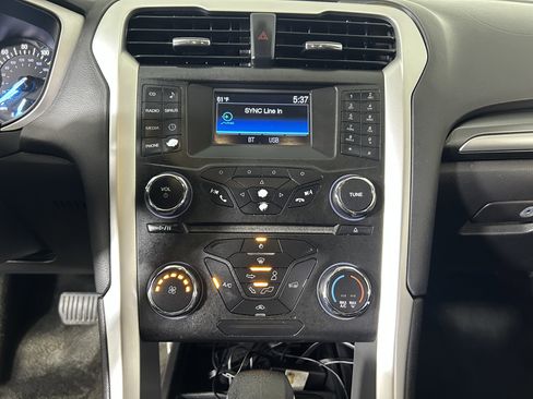 Used 2015 Ford Fusion SE FWD image 19