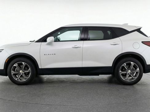 Used 2025 Chevrolet Blazer LT FWD image 5