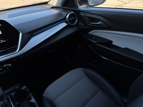 Used 2025 Chevrolet Trax LT image 34