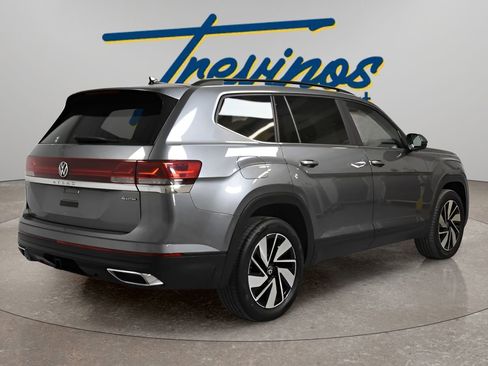 Used 2025 Volkswagen Atlas SE image 2