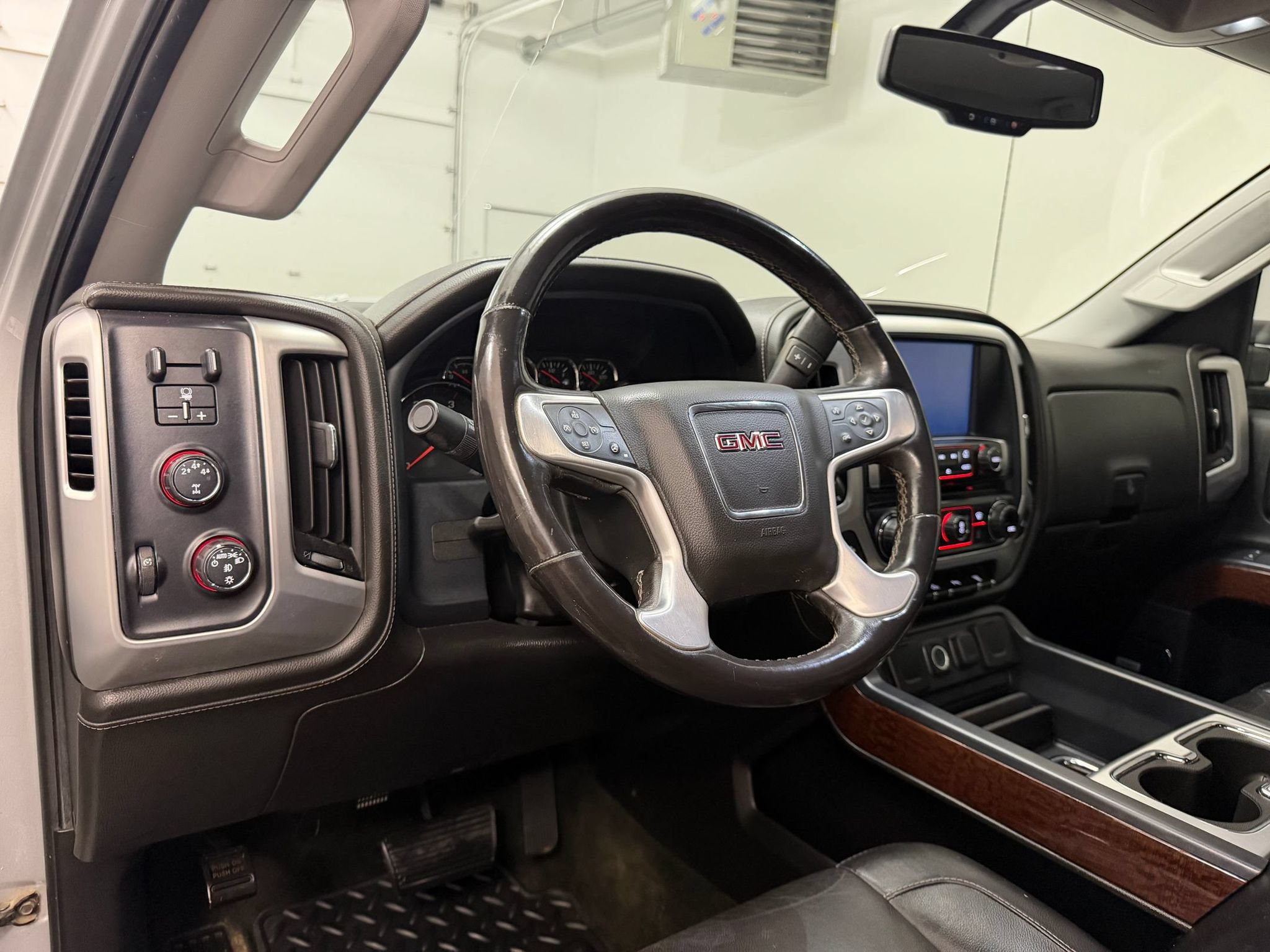 Used 2016 GMC Sierra 2500 SLT w/ Duramax Plus Package AWD/4WD image 4