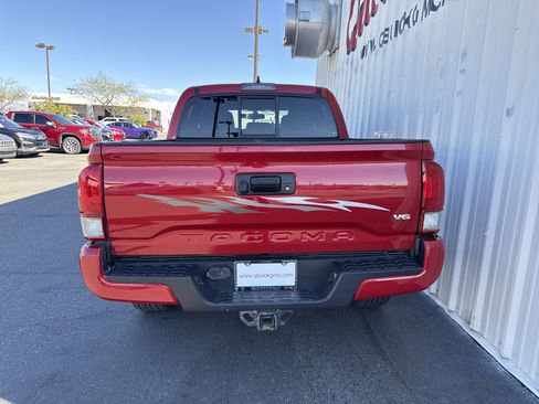 Used 2016 Toyota Tacoma TRD Sport image 7
