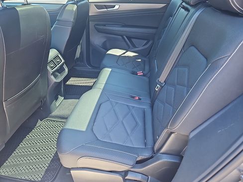 Certified 2024 Volkswagen Atlas Cross Sport SE w/ Panoramic Sunroof Package AWD/4WD image 34