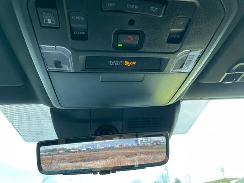 Used 2024 Toyota Tacoma Limited w/ Limited Package (LT) image 18