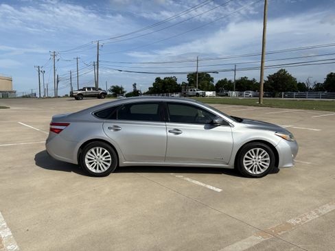 Used 2015 Toyota Avalon Limited FWD image 5