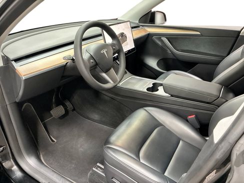 Certified 2023 Tesla Model Y Long Range AWD/4WD image 9