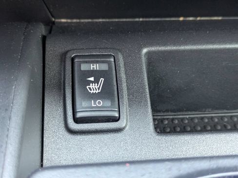 Used 2019 Nissan Titan SV w/ SV Convenience Package RWD image 25