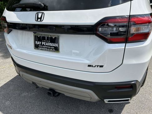 Used 2025 Honda Pilot Elite image 4