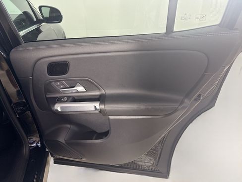 Used 2024 Mercedes-Benz EQB 300 4MATIC image 28