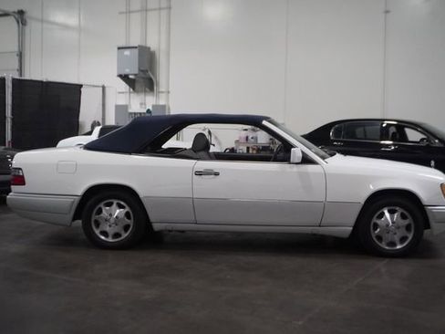 Used 1995 Mercedes-Benz E 320 Convertible image 4