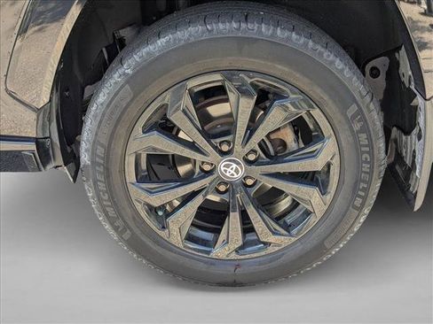 Used 2022 Toyota RAV4 SE w/ Convenience Package image 16