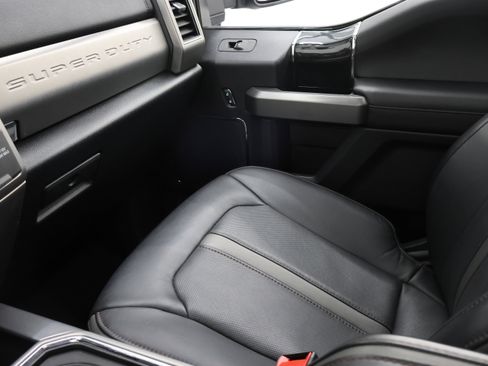 Used 2022 Ford F350 Platinum image 13