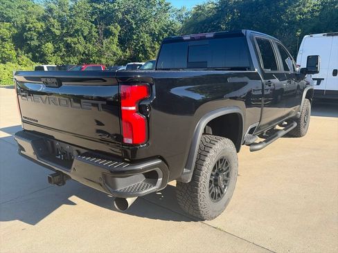 Used 2025 Chevrolet Silverado 2500 ZR2 w/ Technology Package AWD/4WD image 4
