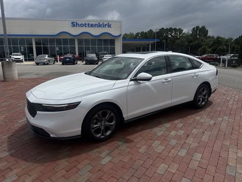 Used 2024 Honda Accord EX image 4