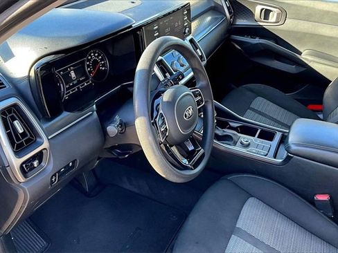 Used 2021 Kia Sorento LX image 12