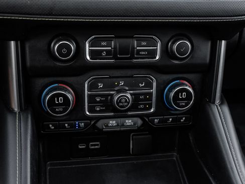 Used 2021 Chevrolet Tahoe Premier w/ Premium Package RWD image 27