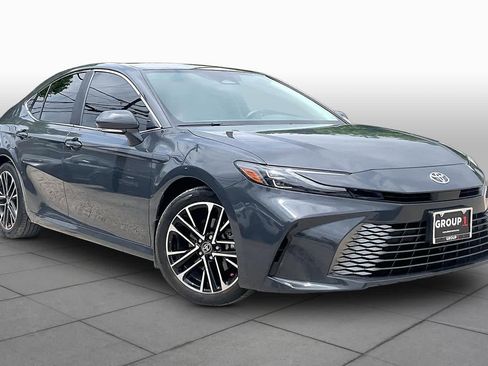 Used 2025 Toyota Camry Hybrid FWD image 3