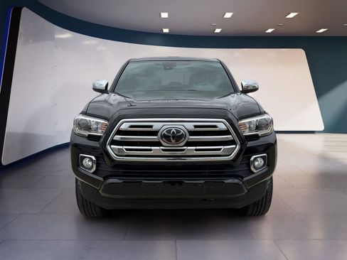 Used 2019 Toyota Tacoma Limited image 8