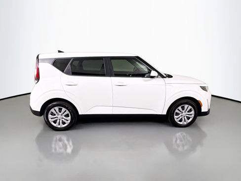 Used 2024 Kia Soul LX image 11