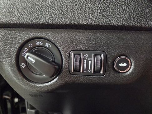Used 2023 Dodge Charger SXT RWD image 19