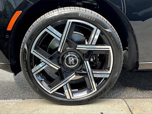 Certified 2025 Rolls-Royce Cullinan Black Badge image 12